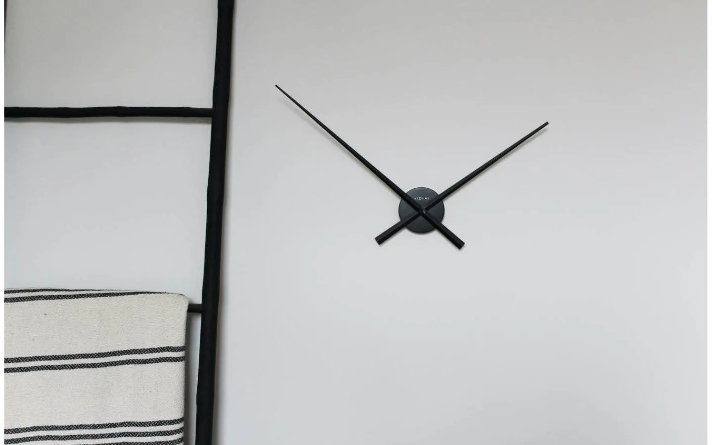 NeXtime Hands Väggklocka 70cm Svart* Väggklockor