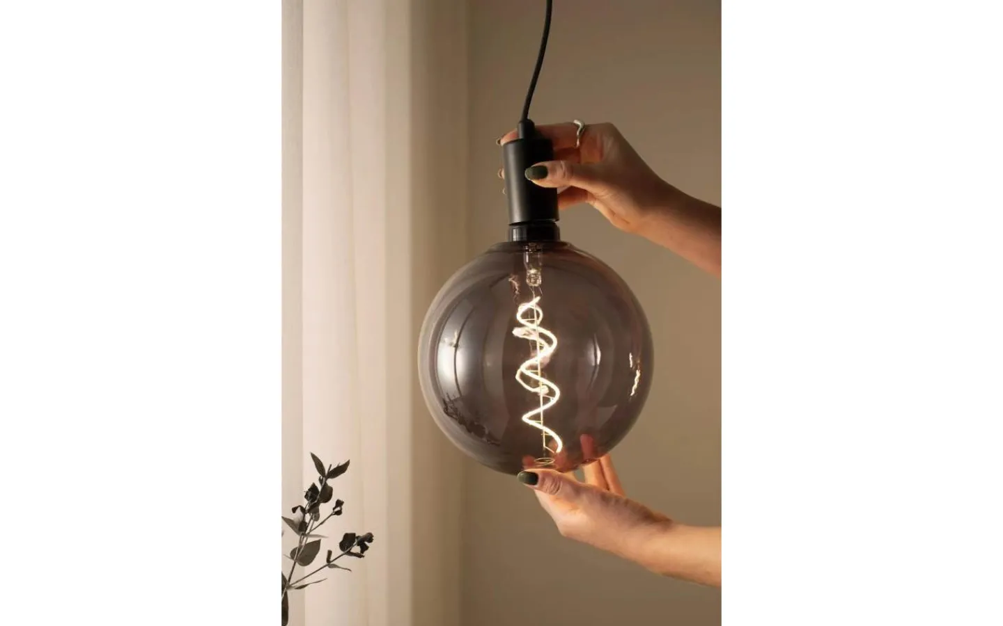 Markslojd LED E27 Glob 200mm Rök 2200K 265m 4W(20W)* Dekorativa Ljuskällor E27