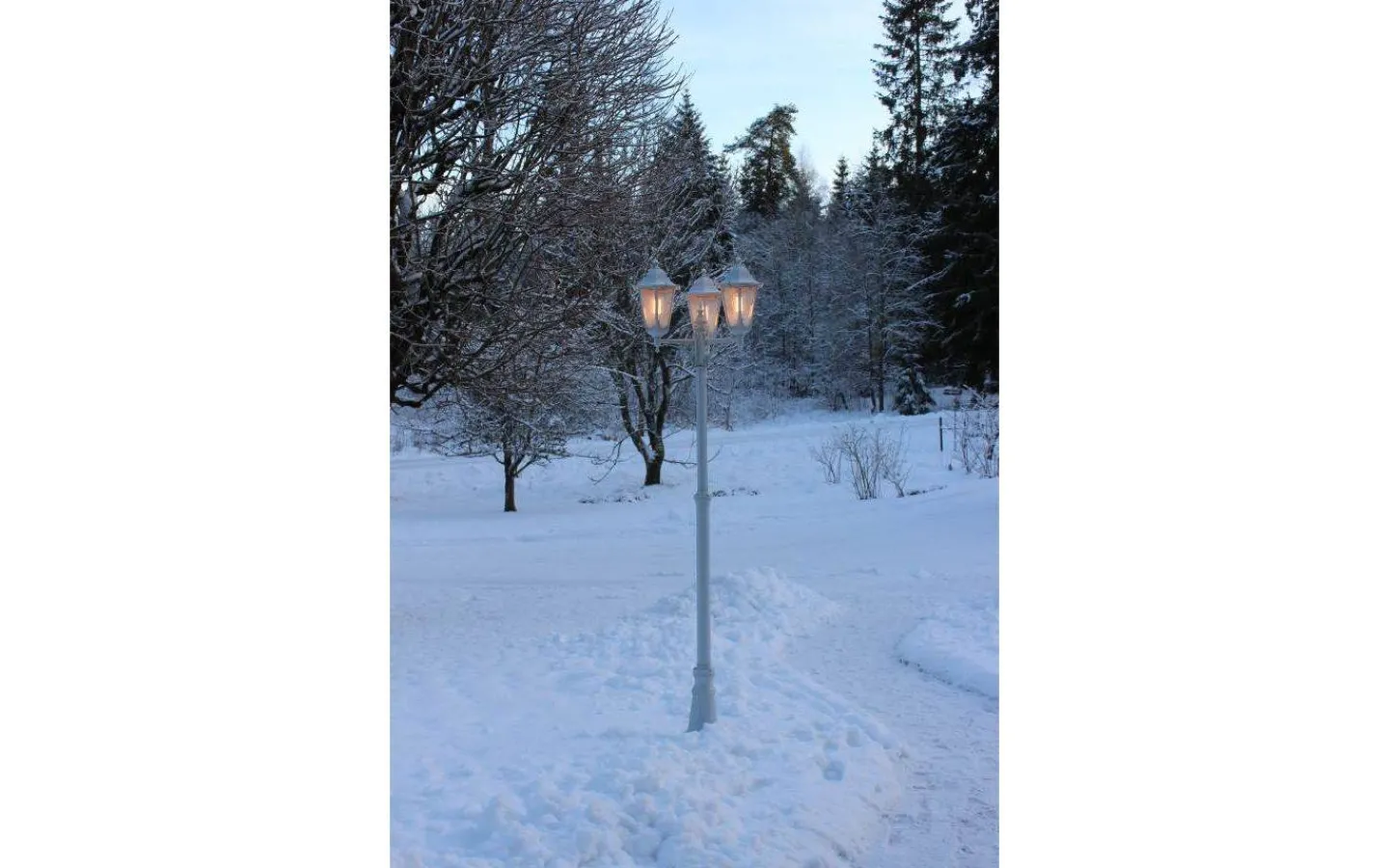 Dekorativa Ljuskällor E27<Star Trading LED E27 Lyktlampa Soft Glow 2100K 230lm 2.3W(23W)