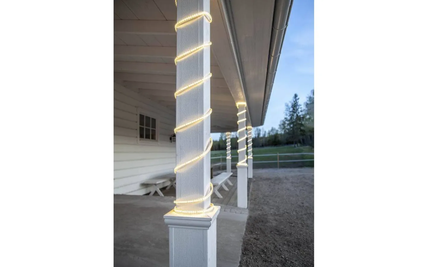 Star Trading LEDstrip Varmvit 8,3W 5m* 230V Led Slinga|230V Led Slinga