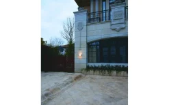 Utomhusarmaturer, Stolpar|Vägglampor Utomhus<Malmbergs Leeds II Väggarmatur LED med Vägguttag Grå IP54