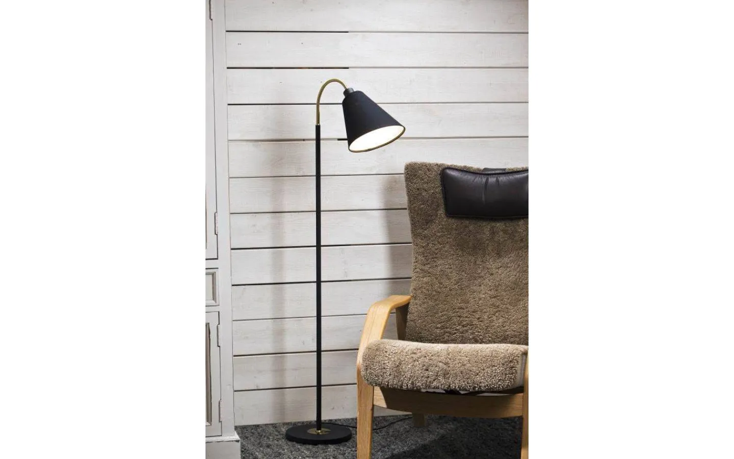 Golvfötter|Golvläslampor<Aneta Ljusdal Golvfot 140cm 1L Svart/Matt Mässing Ex. Lampskärm