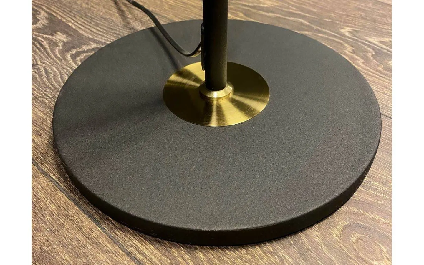 Golvfötter|Golvläslampor<Aneta Ljusdal Golvfot 140cm 3L Svart/Matt Mässing Ex. Lampskärmar