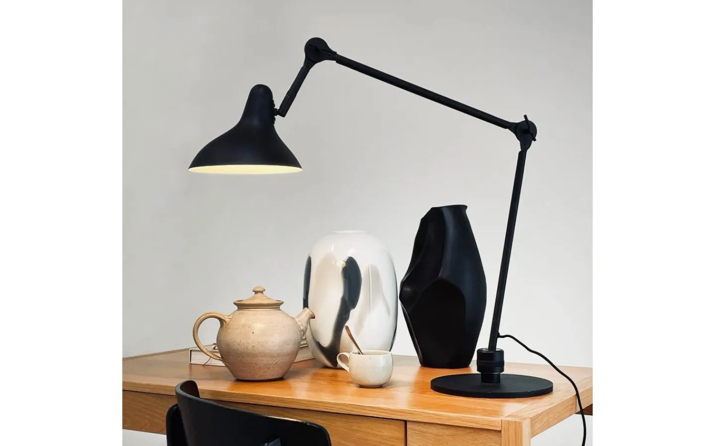 Dyberg Larsen Lotus Skrivbordslampa 85cm Svart* Skrivbordslampor