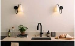 Globen Lighting Lou Vägglampa Vit Bouclé/Svart* Lampetter