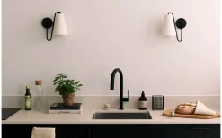 Globen Lighting Lou Vägglampa Vit Bouclé/Svart* Lampetter