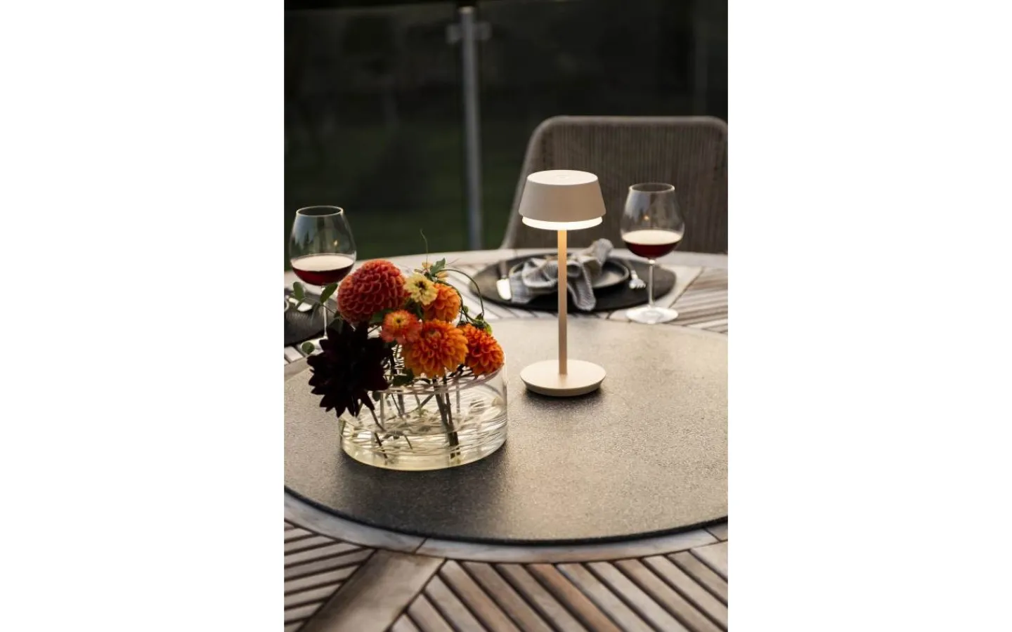 Konstsmide Lyon Uppladdningsbar Bordslampa LED CCT+RGB 30cm Sand IP54* Uppladdningsbara Lampor Utomhus|Uppladdningsbara Lampor Utomhus