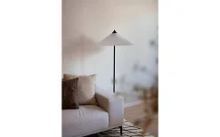 Vardagsrum|Golvlampor<Globen Lighting Matisse Golvlampa 150cm Vit/Svart