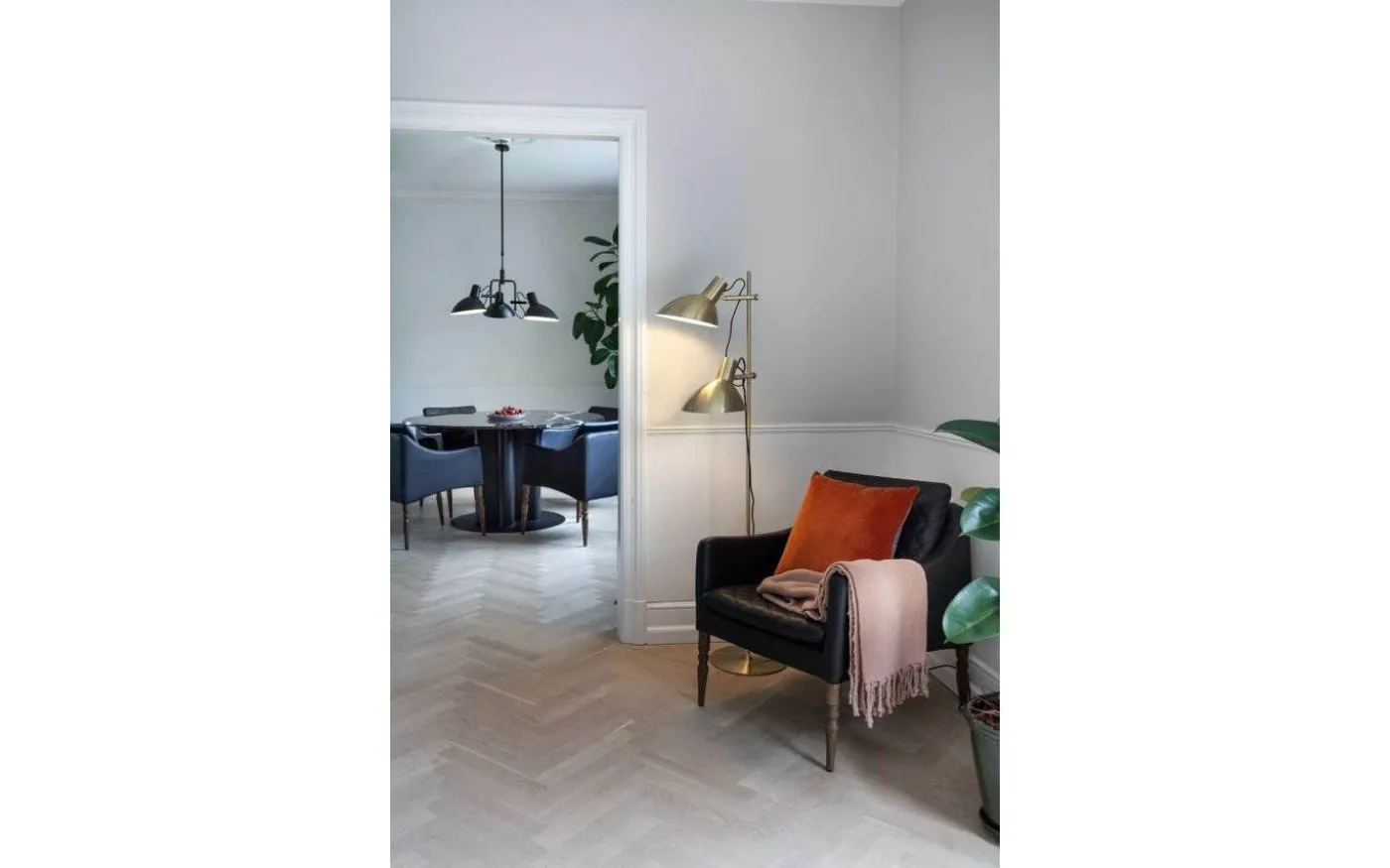 Metropole Golvlampa 2L 150cm Antikmässing