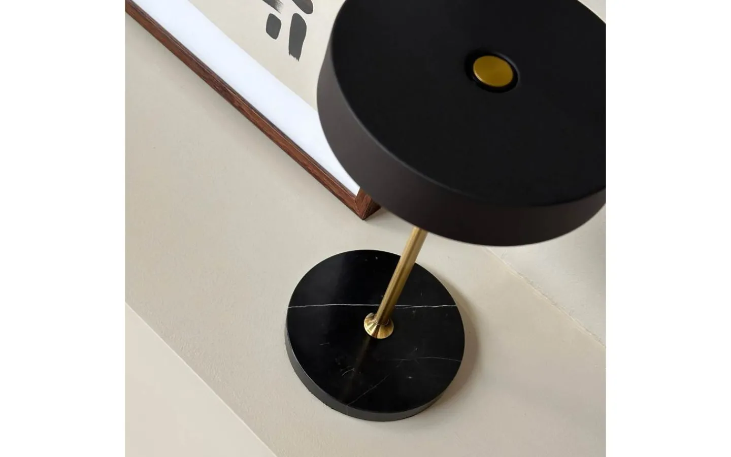 Dyberg Larsen Moonlight Uppladdningsbar Bordslampa 28,5cm LED 3000K 2W Svart/Mässing* Uppladdningsbara Lampor Inomhus|Bordslampor