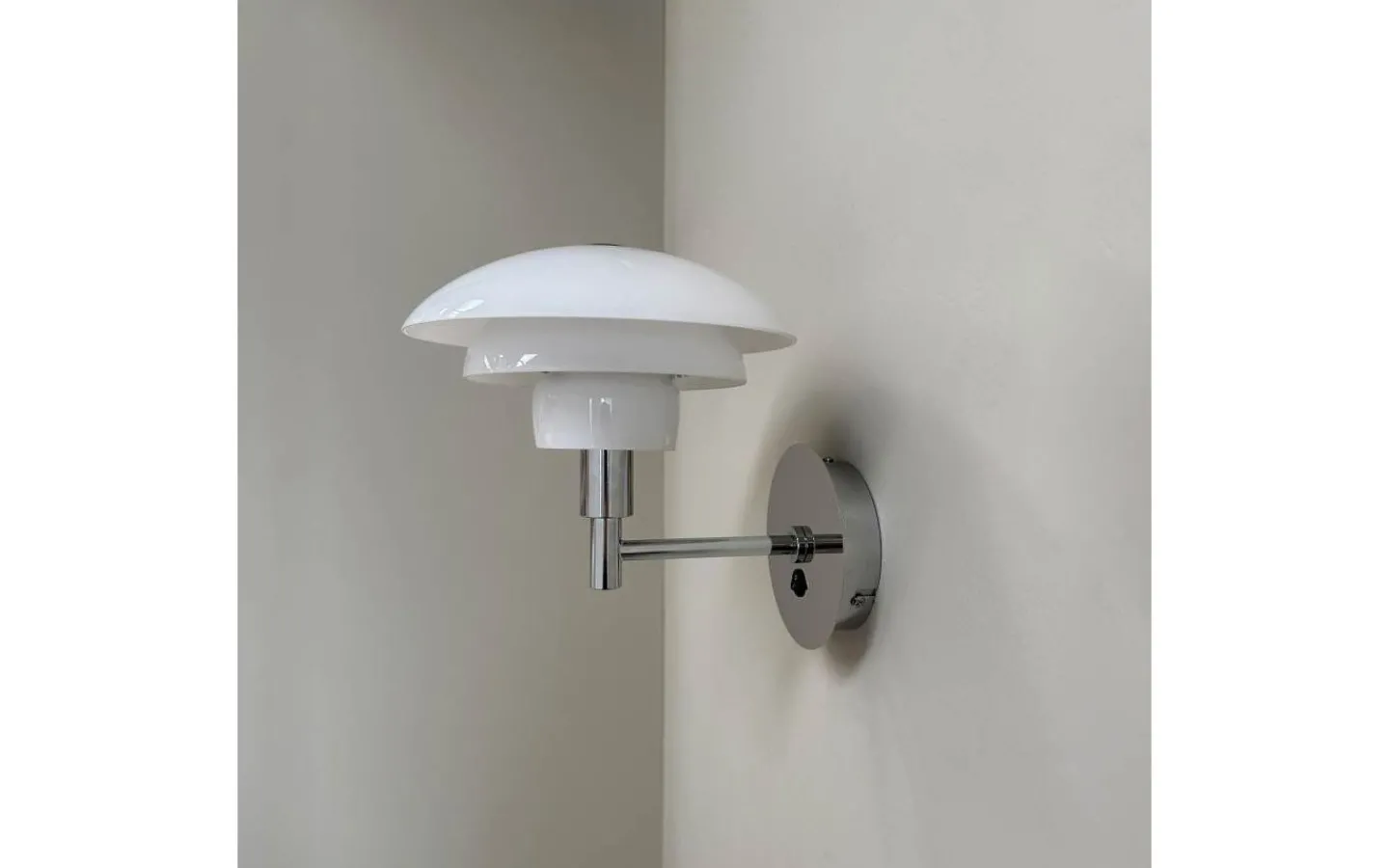 Lampetter|Läslampor<Dyberg Larsen Morph Vägglampa Opal/Krom