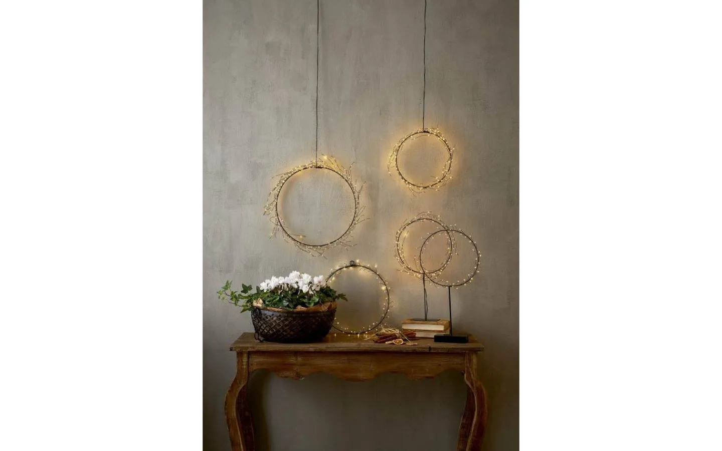 Kransar|Julpynt Inomhus<Star Trading Nike Krans på fot 45cm LED Svart Inomhus