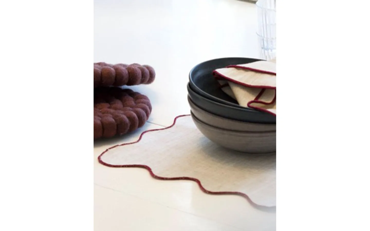 Svanefors Nisha Grytunderlägg Vinröd 20cm* Grytlappar & Grytunderlägg