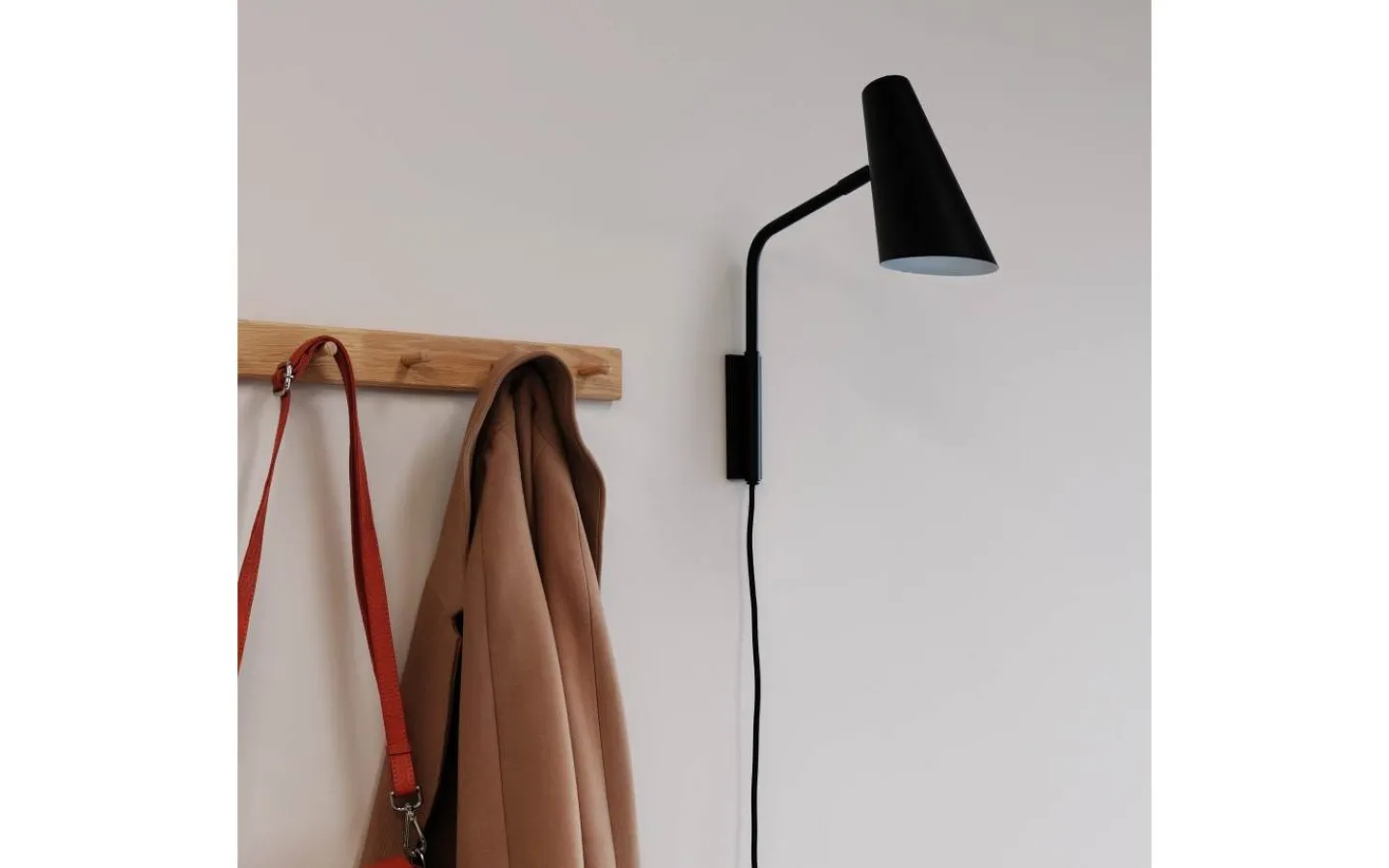 Dyberg Larsen Noa Vägglampa Svart* Läslampor