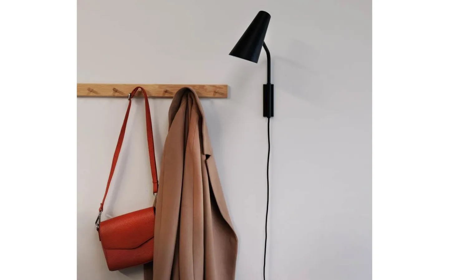 Dyberg Larsen Noa Vägglampa Svart* Läslampor