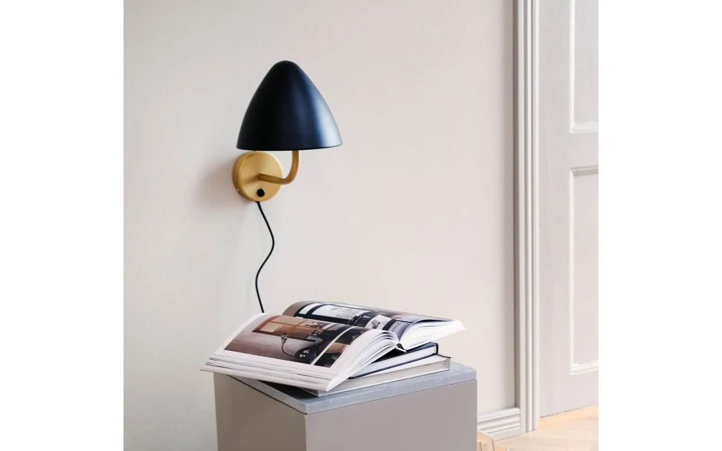 Lampetter|Läslampor<Dyberg Larsen Oulu Vägglampa Svart/Mässing