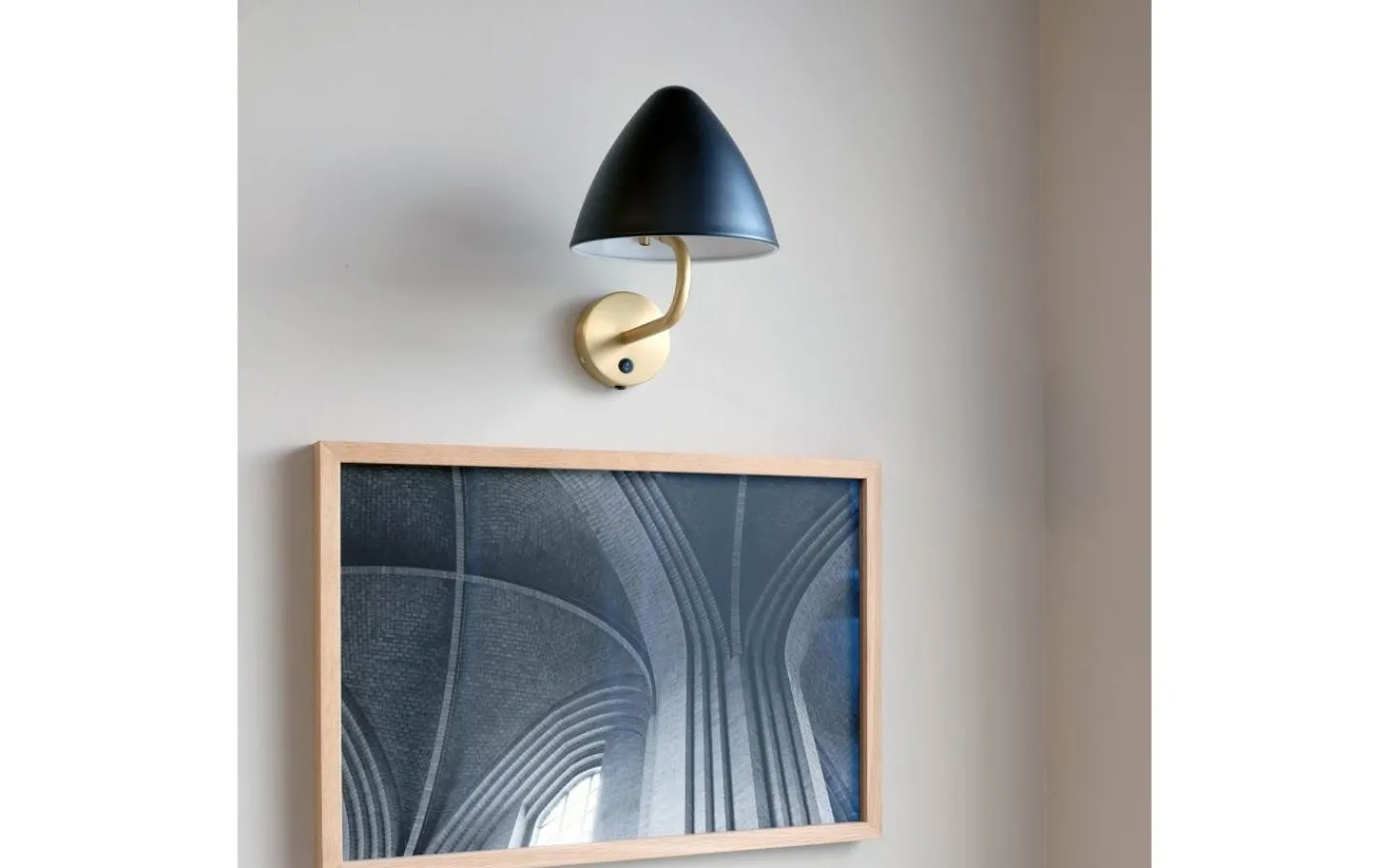 Lampetter|Läslampor<Dyberg Larsen Oulu Vägglampa Svart/Mässing