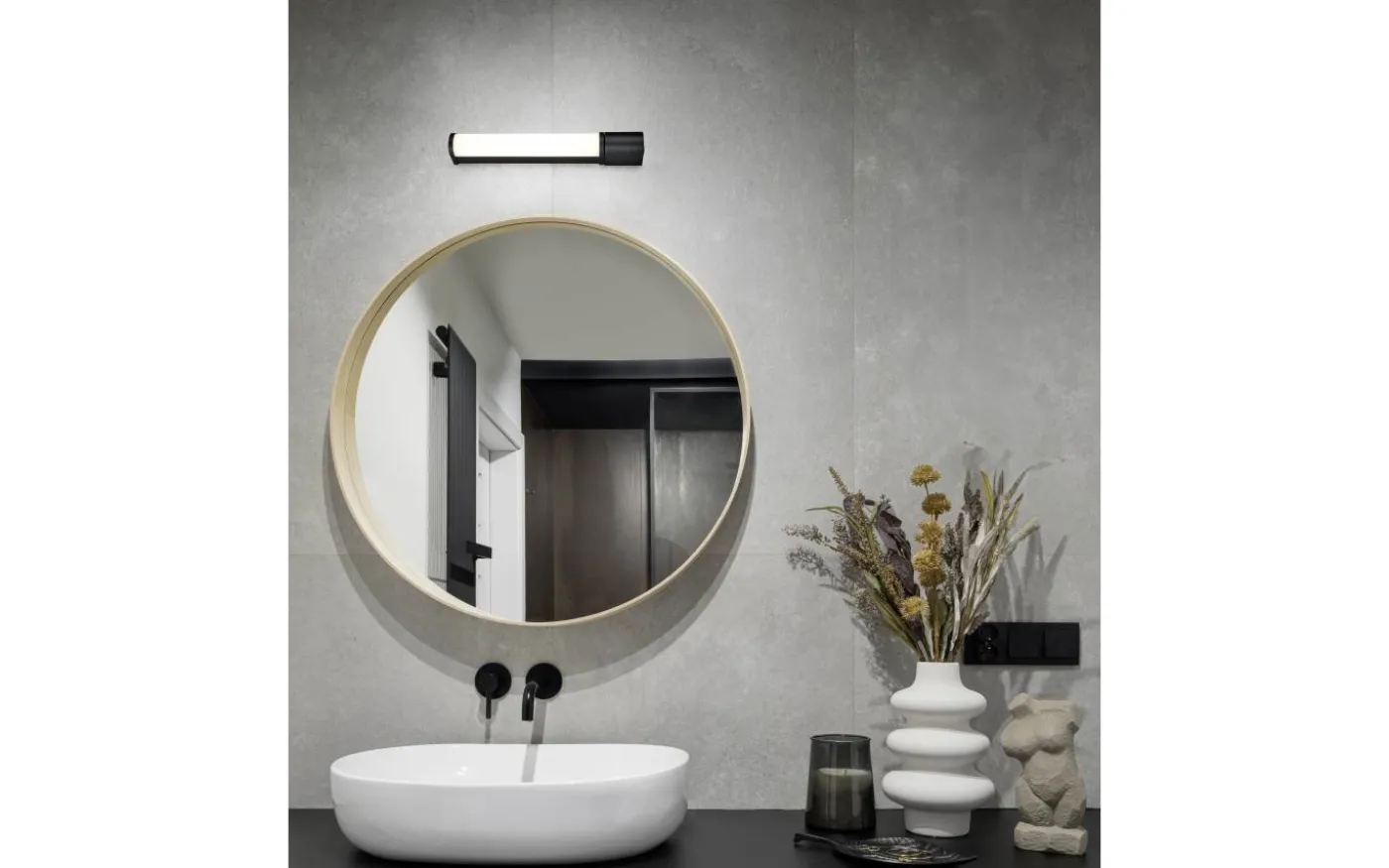 Piera H2O Vägglampa LED 41cm mattsvart IP44