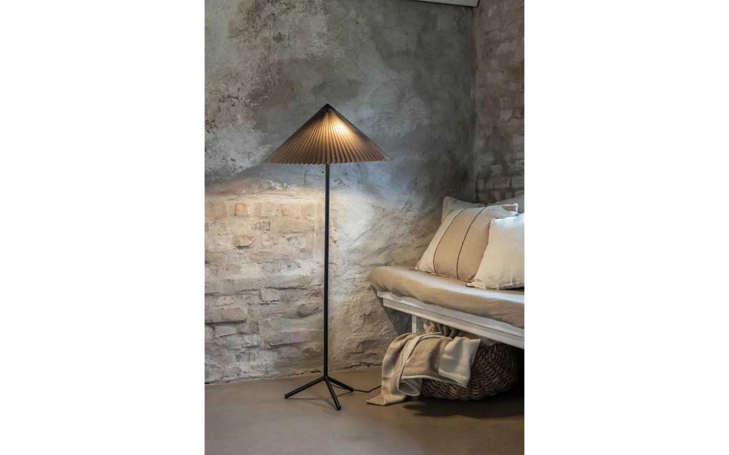 Markslojd Plisado Golvlampa 140cm Grå* Golvlampor