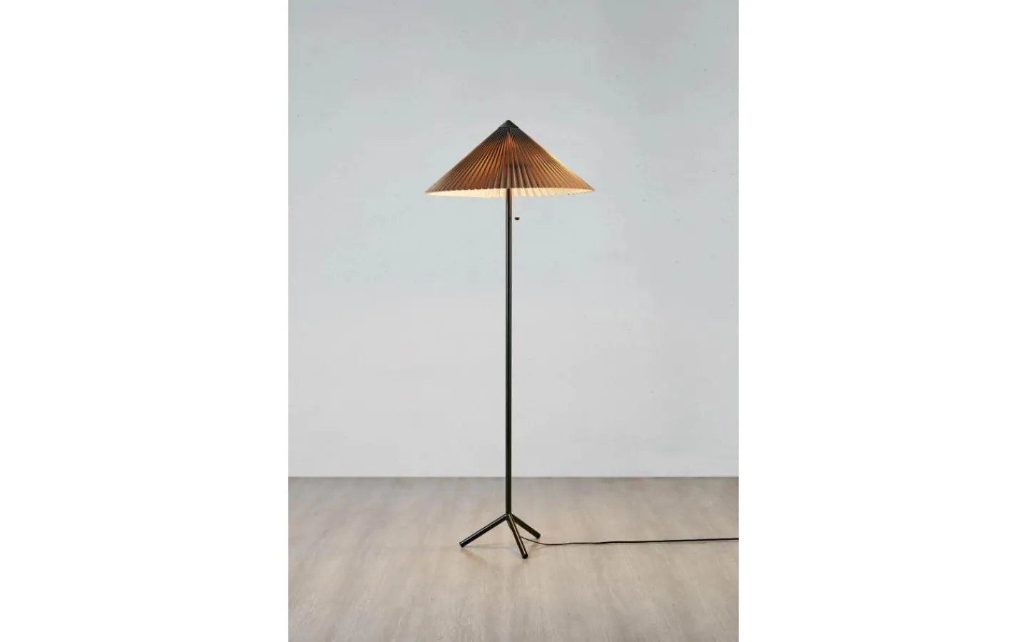 Markslojd Plisado Golvlampa 140cm Grå* Golvlampor