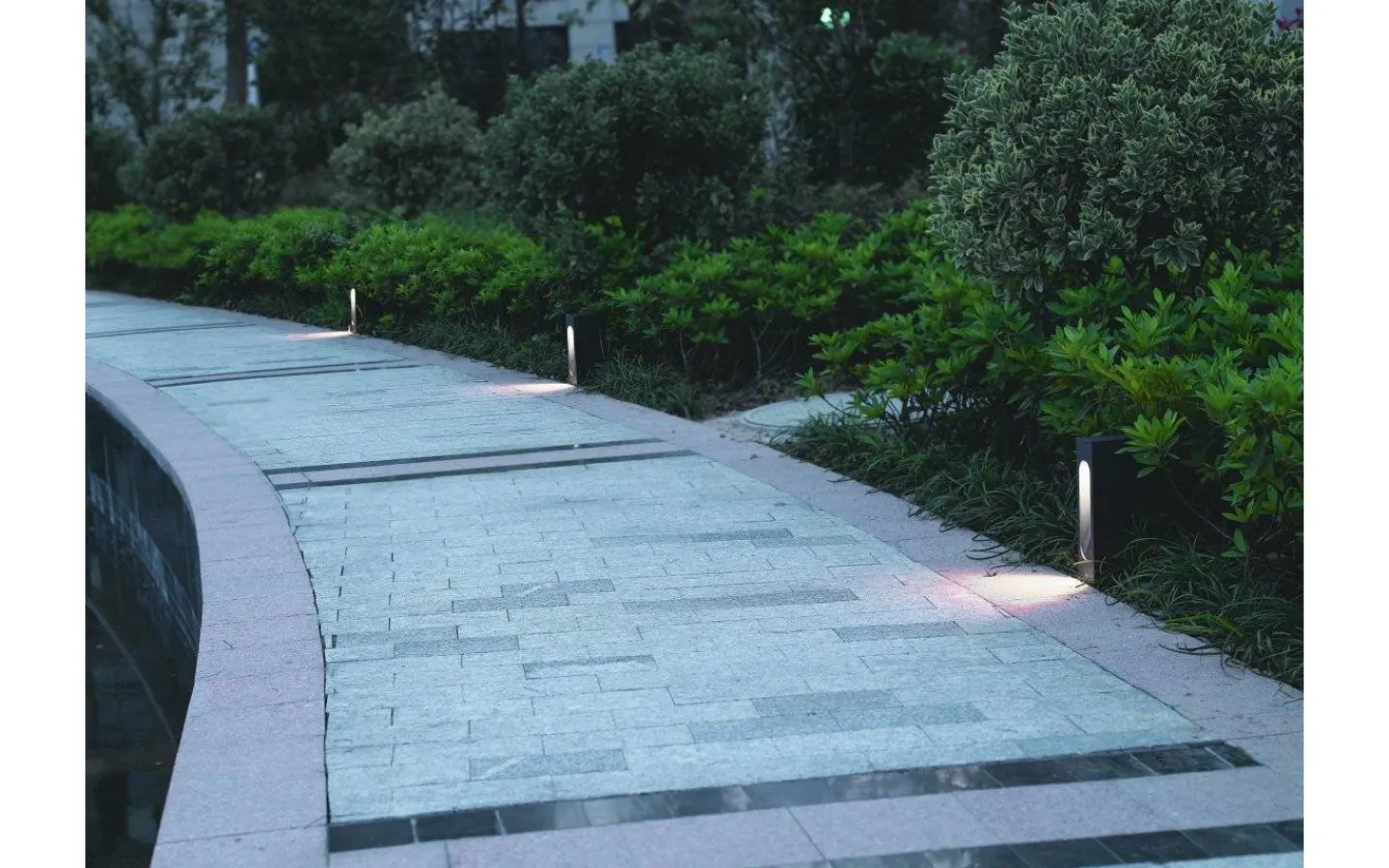 Utomhusarmaturer, Stolpar|Pollare & Grindlyktor<Malmbergs Pollare Lynx I, 9W LED, Mörkgrå, IP54