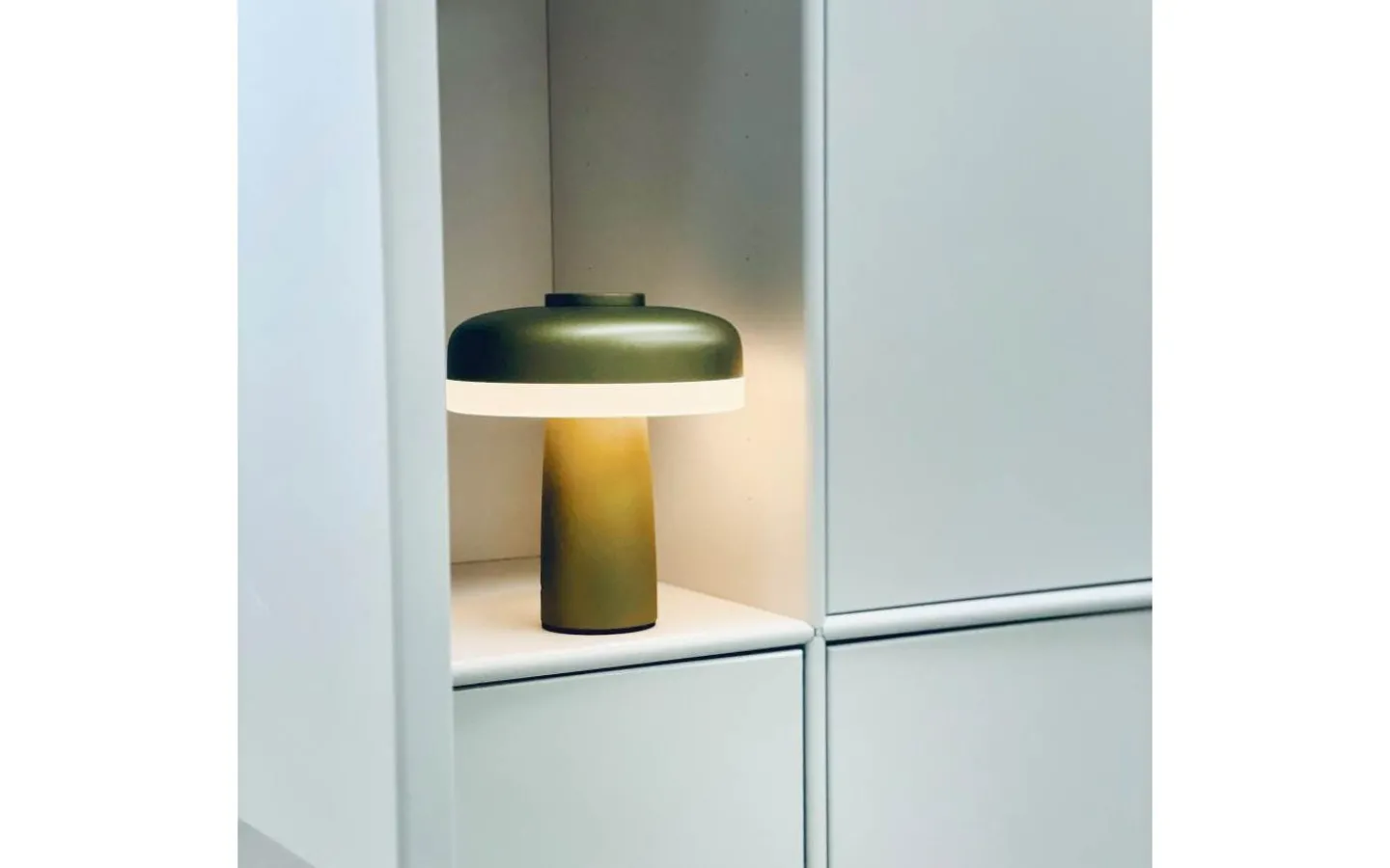 Dyberg Larsen Porter Uppladdningsbar Bordslampa 16,5cm Metallic Grön* Uppladdningsbara Lampor Inomhus