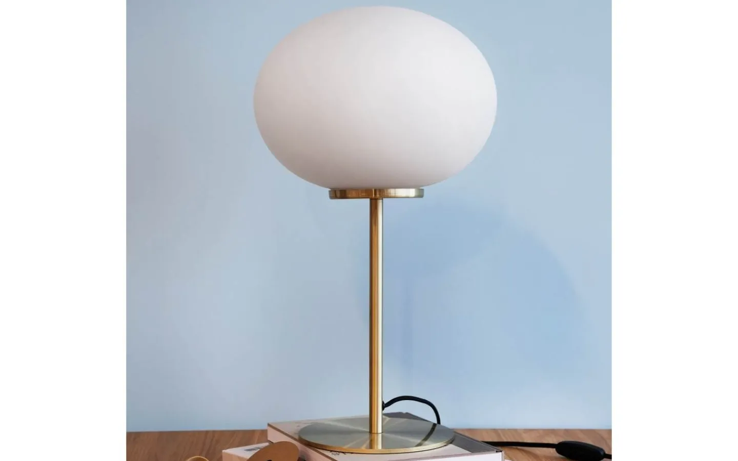 Bordslampor<Dyberg Larsen Queen Bordslampa 49cm Opal/Mässing