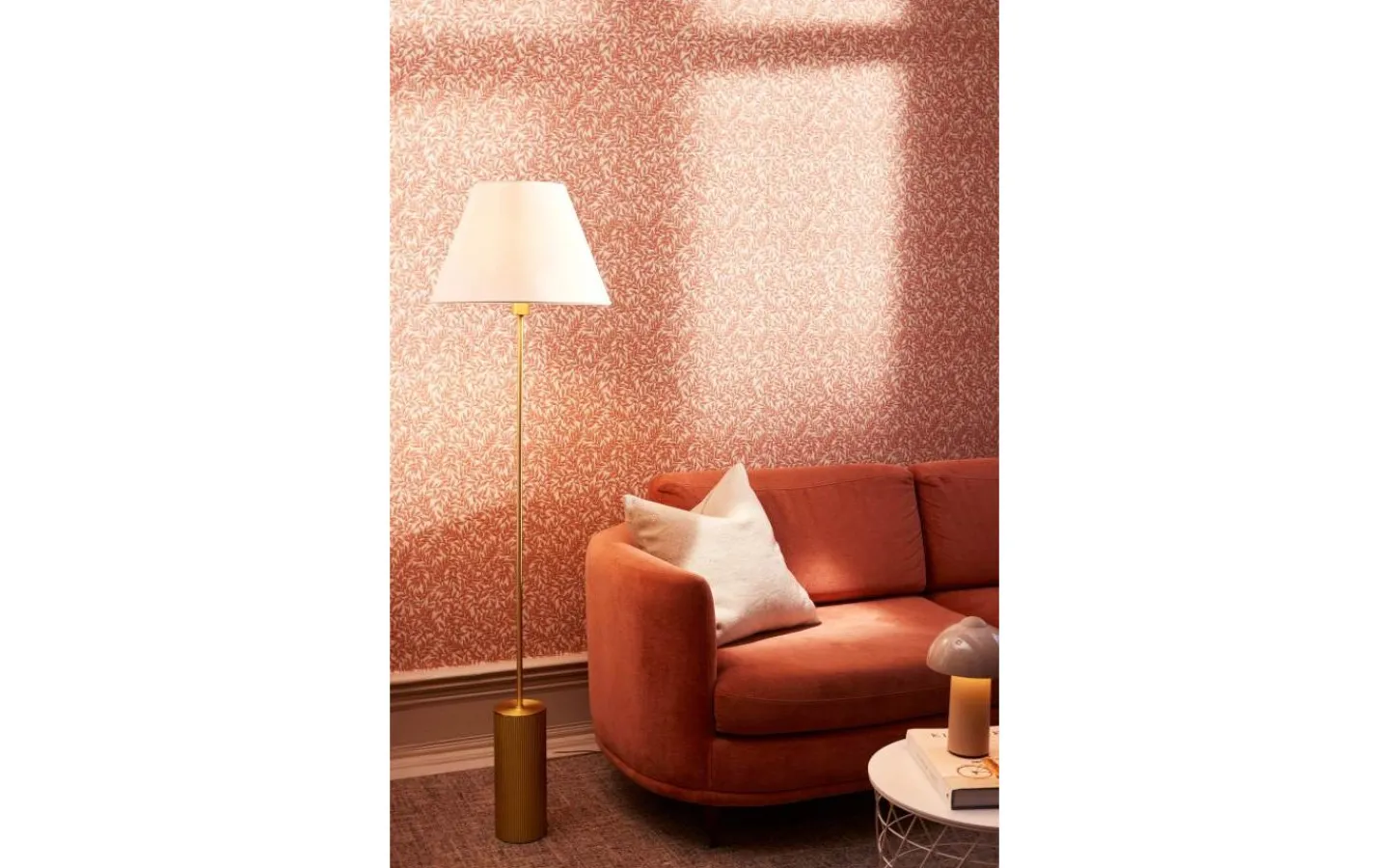 Golvfötter<Globen Lighting Rib Golvfot 129cm Borstad Mässing