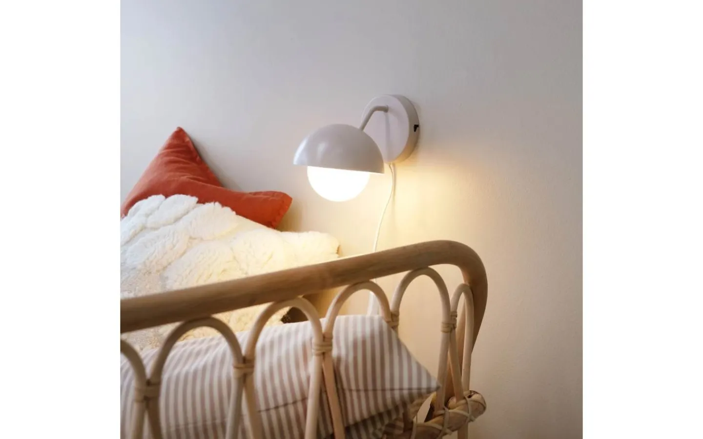 Dyberg Larsen Rose Vägglampa Matt Beige* Läslampor