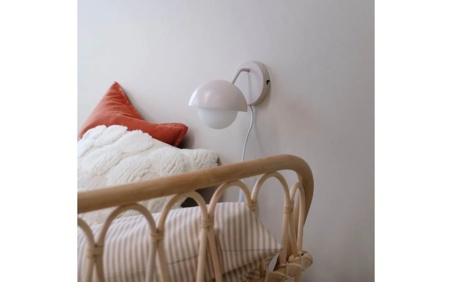 Dyberg Larsen Rose Vägglampa Matt Beige* Läslampor