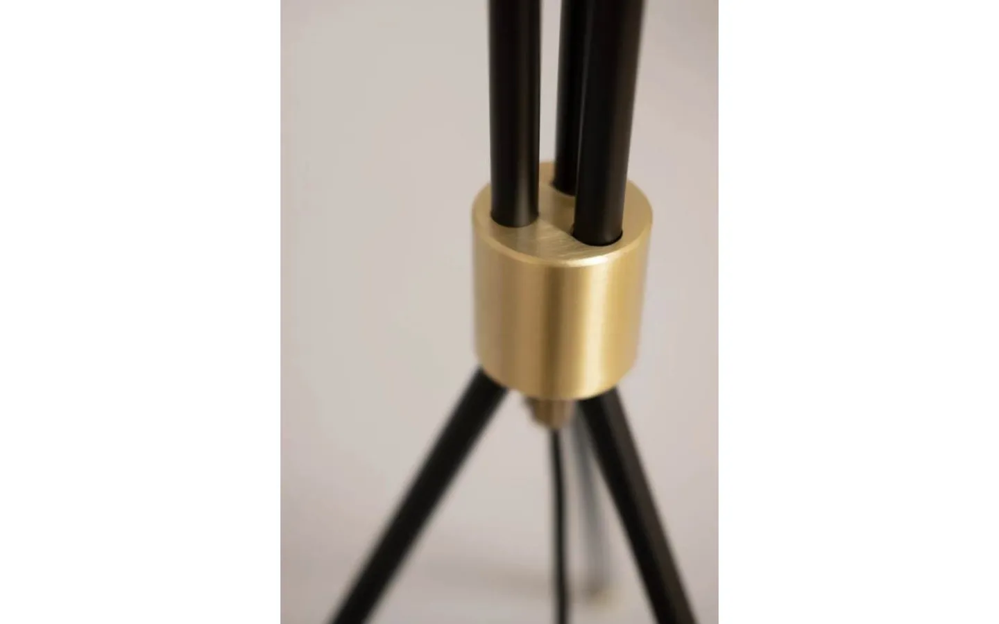 Golvfötter<ArmaturHantverk Ryholm Golvfot 3L 128cm Svart