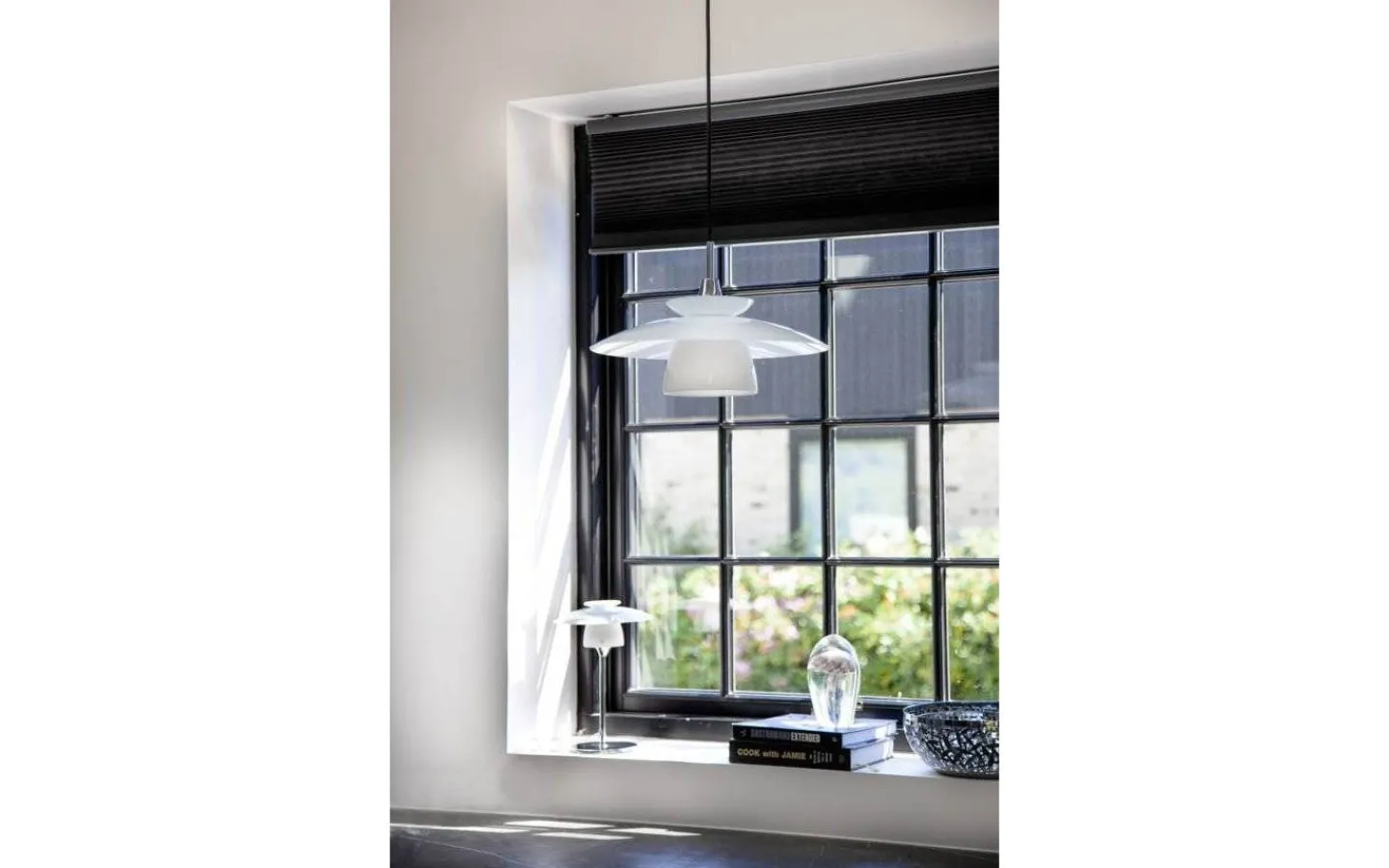 Halo Design Scandinavia Bordslampa 29,5cm Krom/Opal* Bordslampor