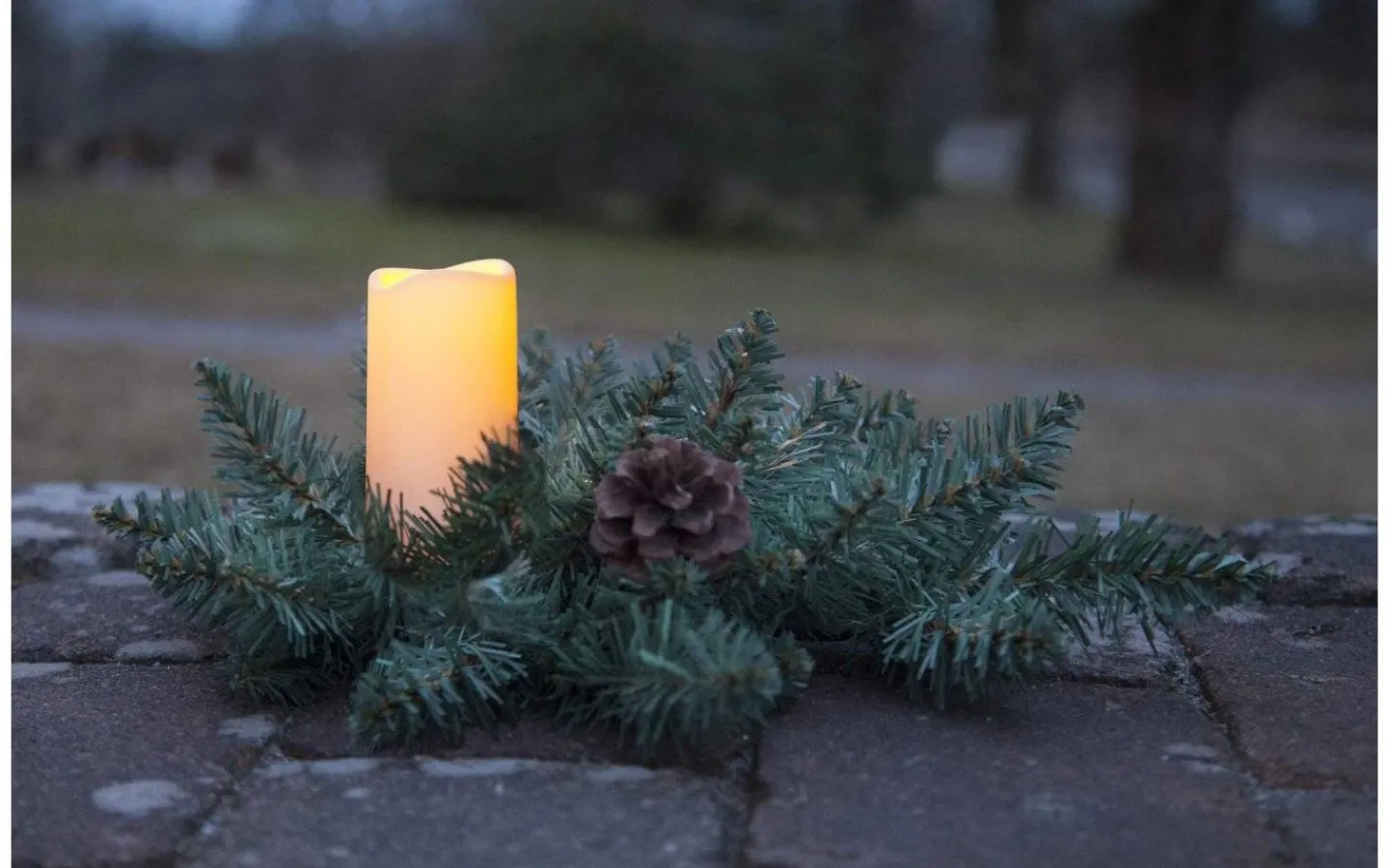 Star Trading Serene Batteridriven Granrisdekoration 33cm Timer/Sensor 750h Grön* Gravljus|Gravljus