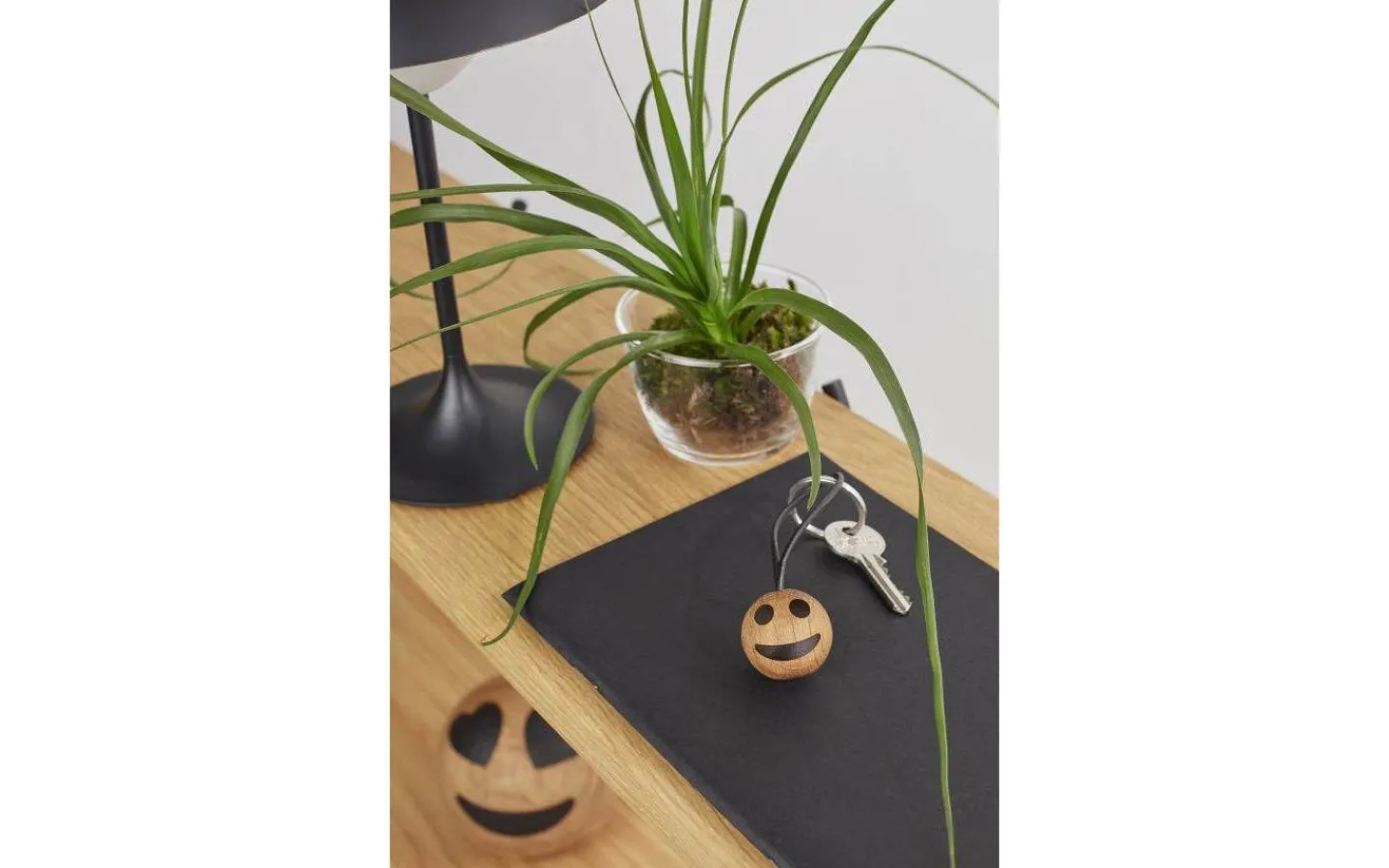 Trädekorationer<Spring Copenhagen Smiley Emoji Nyckelring Ø3cm Ek