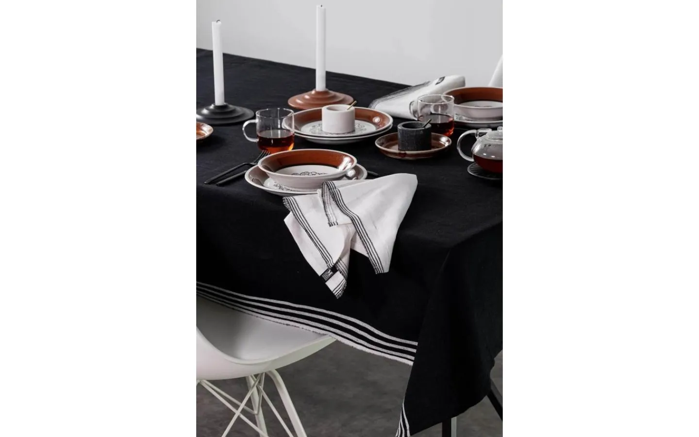 Markslojd Stenhild Bordsduk Svart 150x300 cm* Bordsdukar