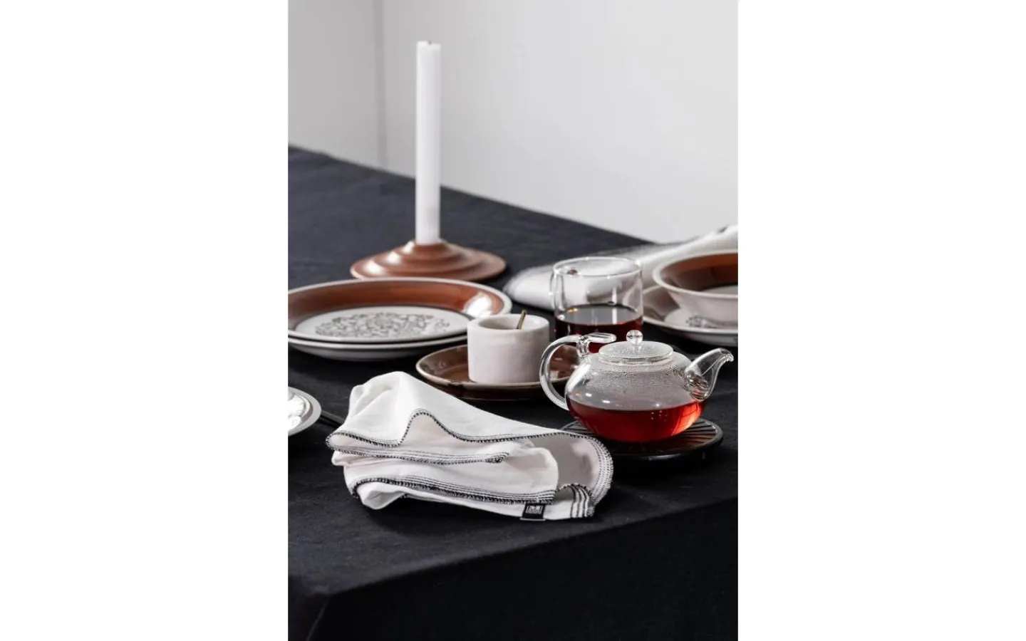 Markslojd Stenhild Bordsduk Svart 150x300 cm* Bordsdukar