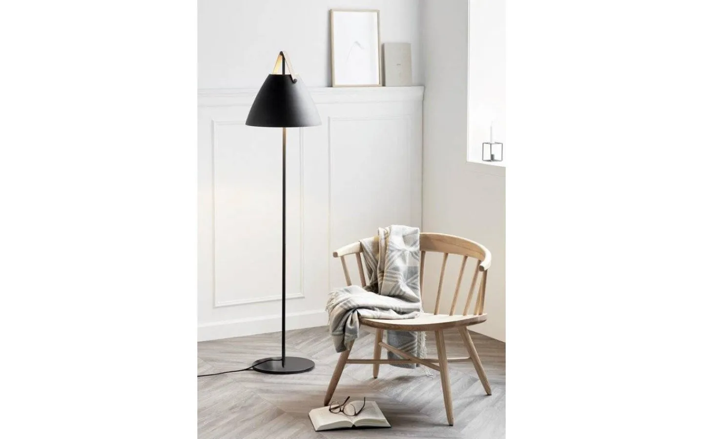 Design for the people Strap Golvlampa 154cm Svart* Golvlampor