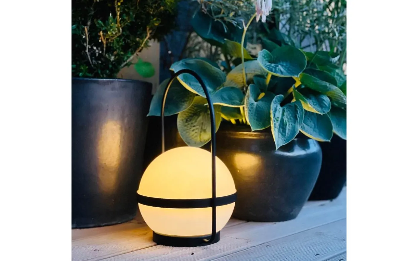 Summer Laddbar/Solcells Lykta 36cm LED 3000K Vit/Svart IP44