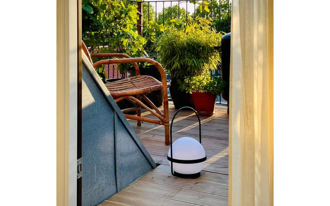 Summer Laddbar/Solcells Lykta 36cm LED 3000K Vit/Svart IP44