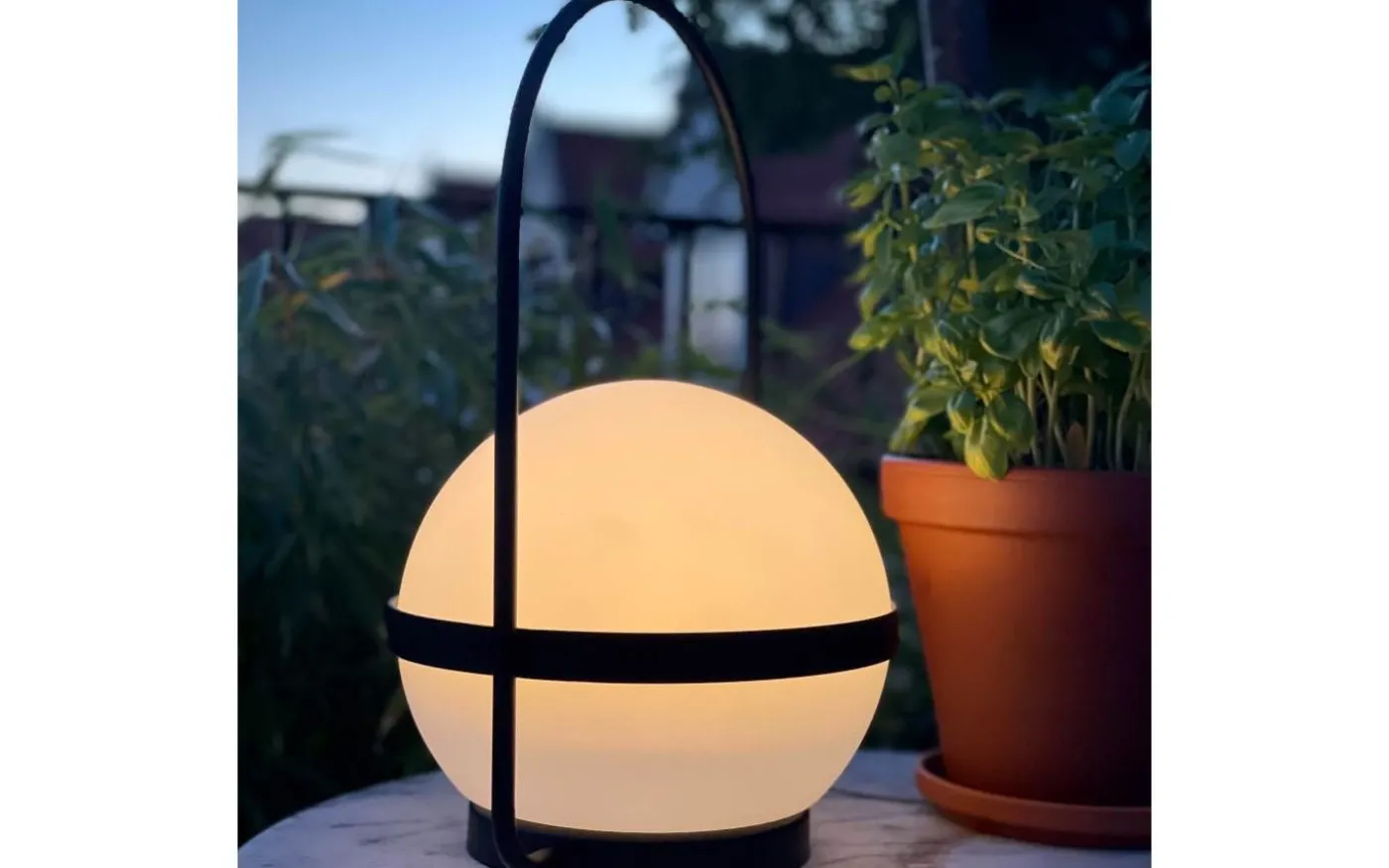 Summer Laddbar/Solcells Lykta 36cm LED 3000K Vit/Svart IP44