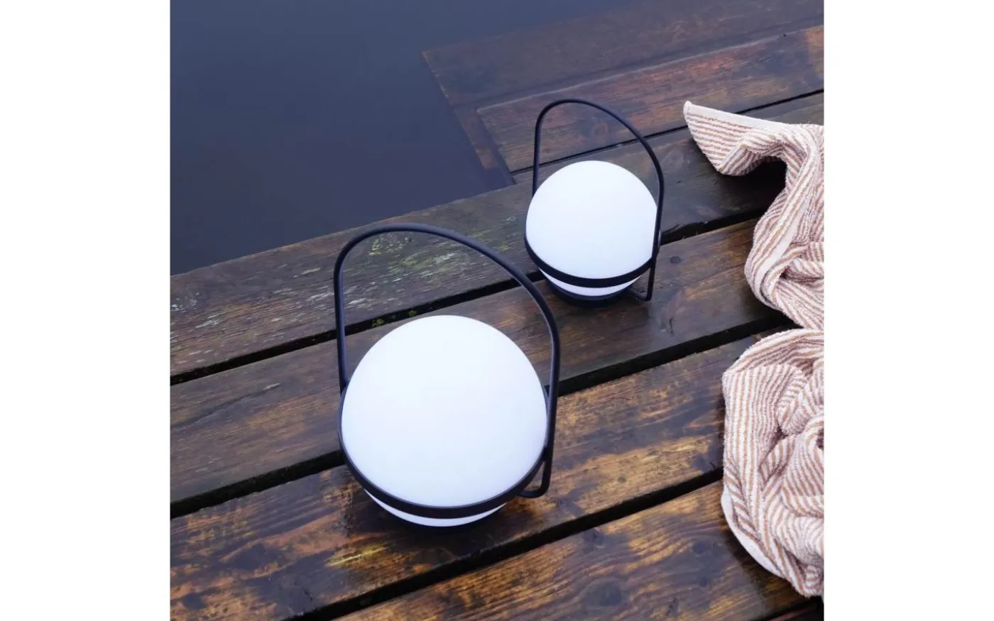 Summer Laddbar/Solcells Lykta 36cm LED 3000K Vit/Svart IP44