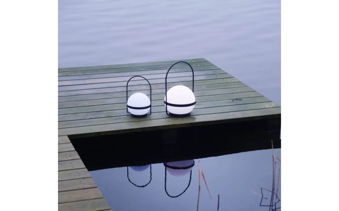 Summer Laddbar/Solcells Lykta 36cm LED 3000K Vit/Svart IP44