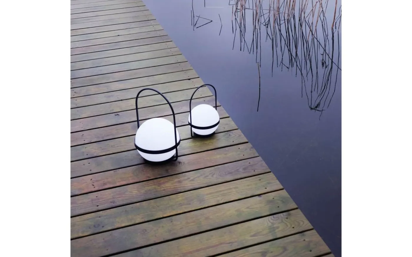 Summer Laddbar/Solcells Lykta 36cm LED 3000K Vit/Svart IP44