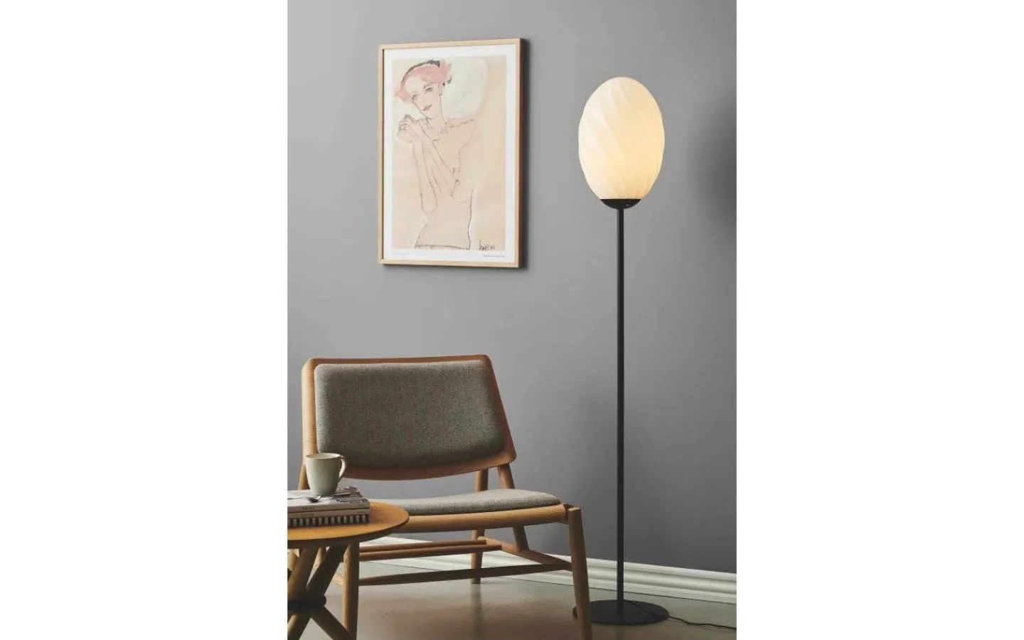 Halo Design Twist Golvlampa 145cm Svart/Opal* Golvlampor