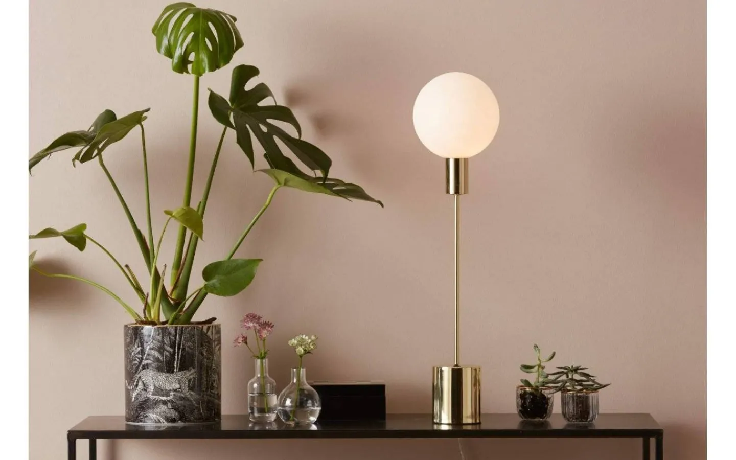 Vardagsrum|Sovrum<Markslojd Uno Bordslampa 60cm Mässing