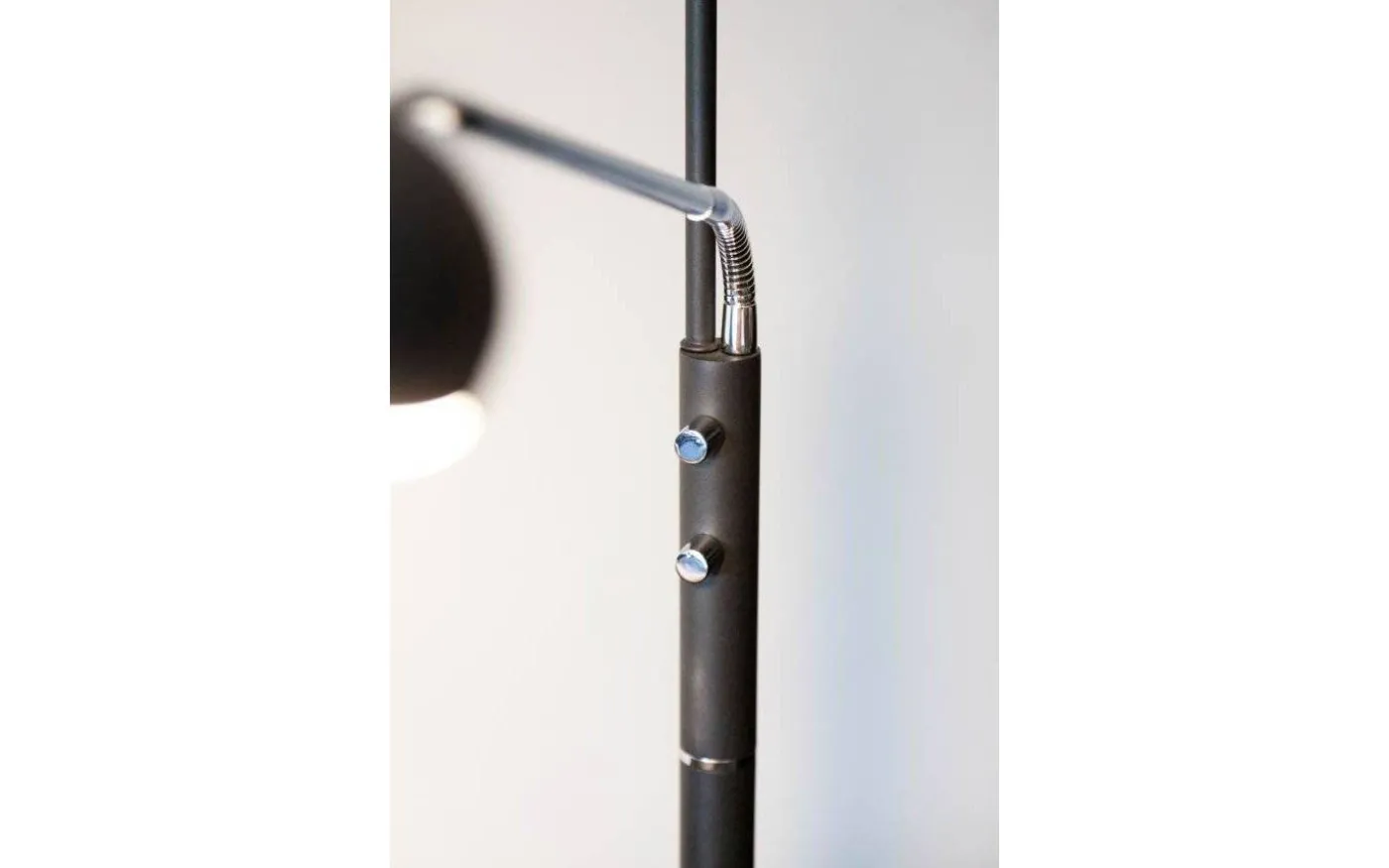 Vegas Golvlampa 180cm LED 3000K 20W+5W Dimbar Svart/Krom