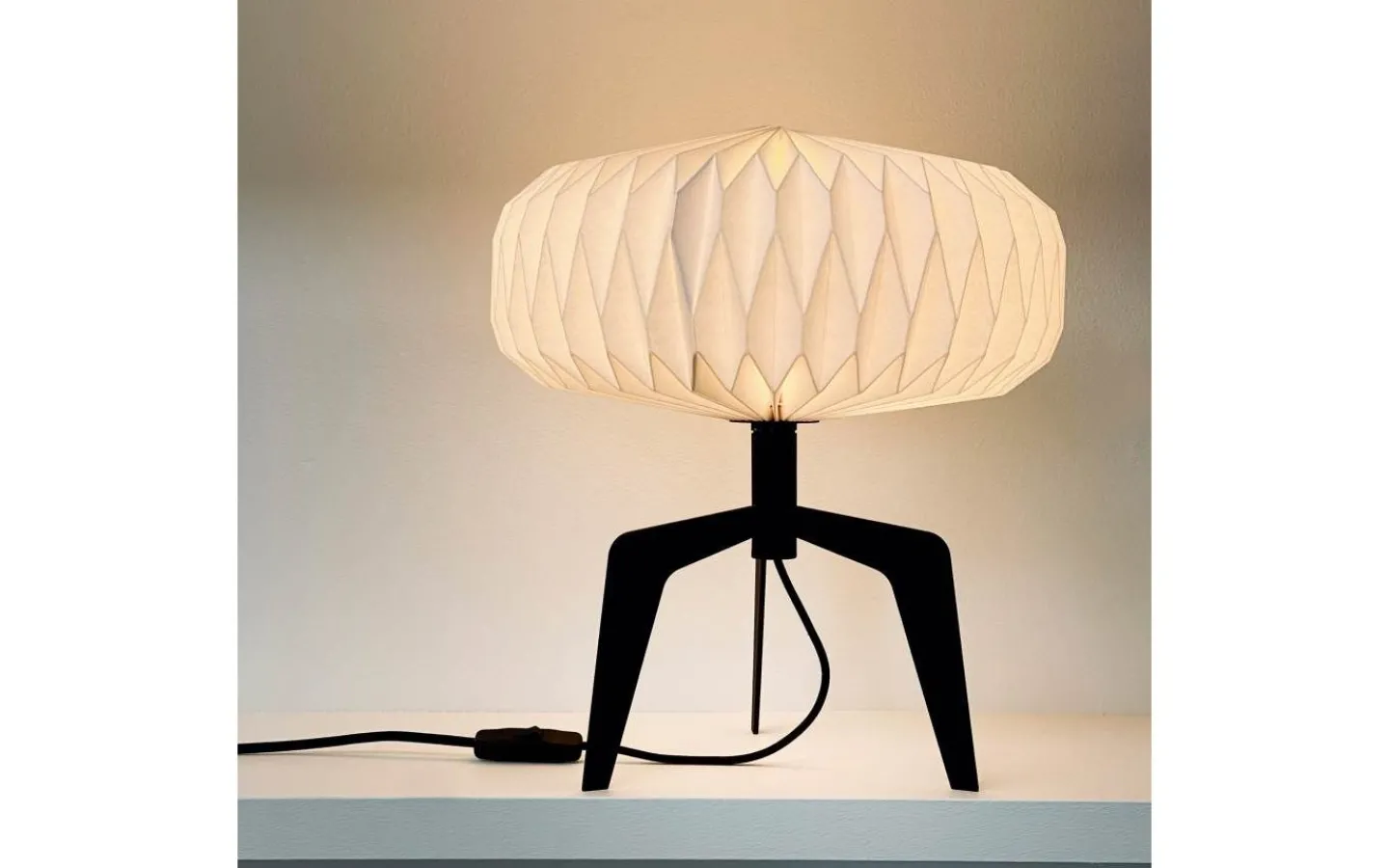 Dyberg Larsen Ventnor Bordslampa 34cm Vit Pappersskärm/Svart* Bordslampor