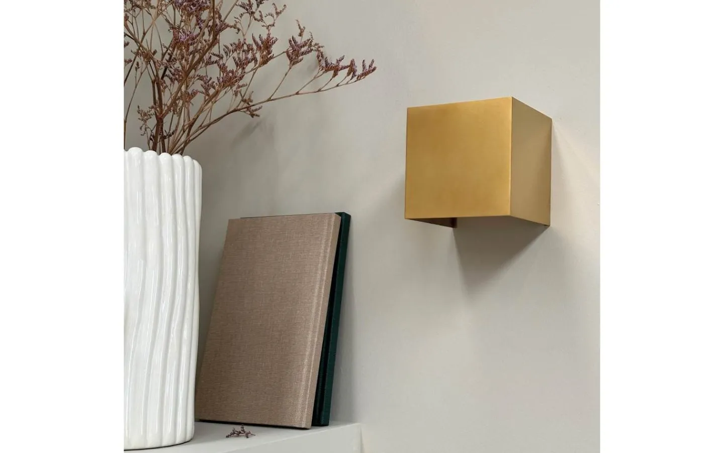 Dyberg Larsen Venus 10X10 Vägglampa Mässing Inomhus* Lampetter