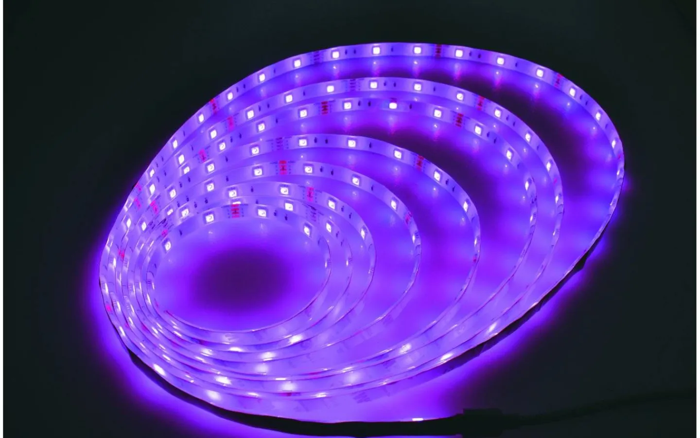 Malmbergs Smart Home|12V Led Slinga<Malmbergs Wi-Fi Smart LEDstrip 5m 16W RGB Flerfärgad LED Komplett